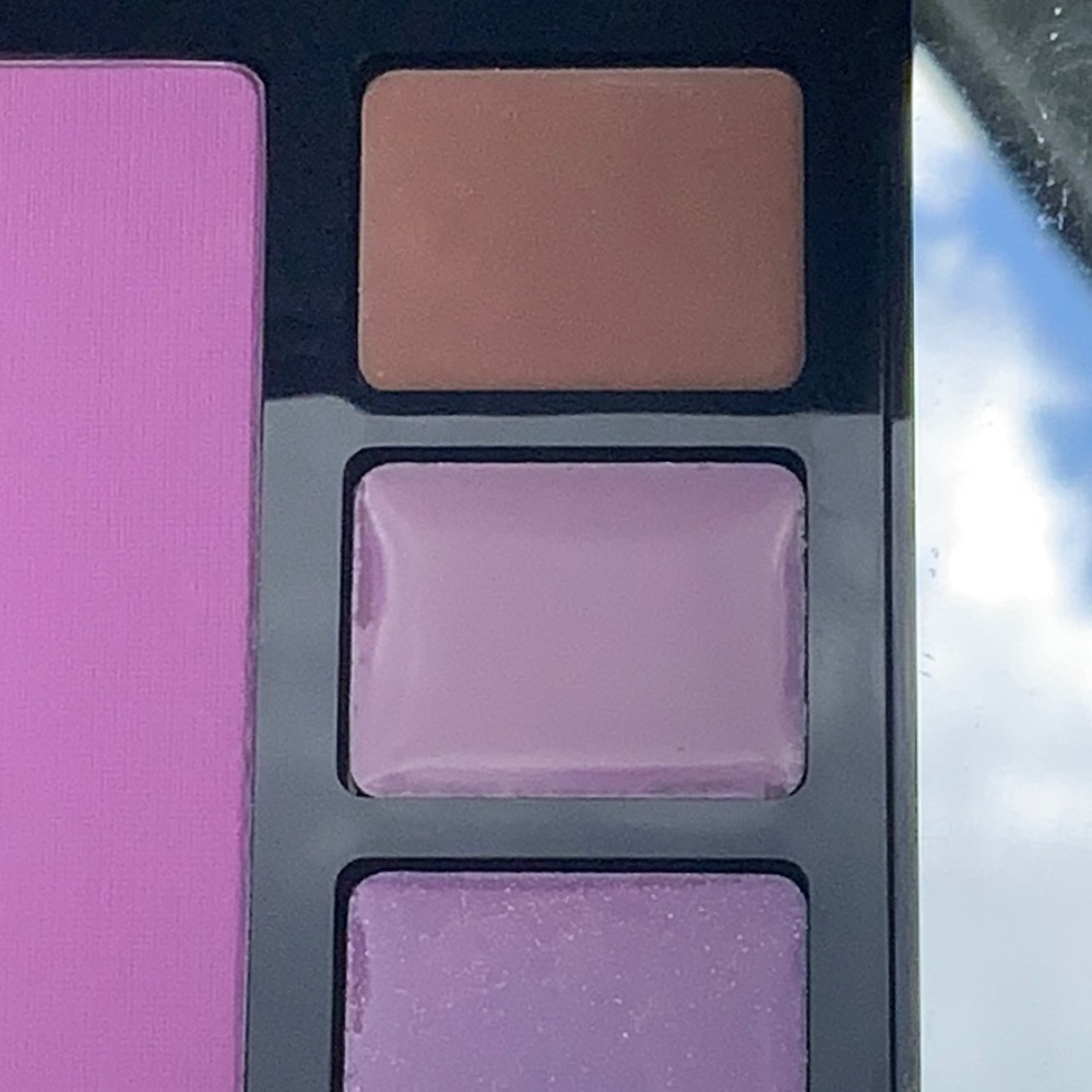 NEW IN BOX, BOBBI BROWN VIOLET FACE PALETTE, 3 EYESHADOW, 3 LIP GLOSS, 1 BLUSH - Picture 5 of 7